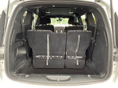 Used 2023 Chrysler Pacifica Touring FWD image 31