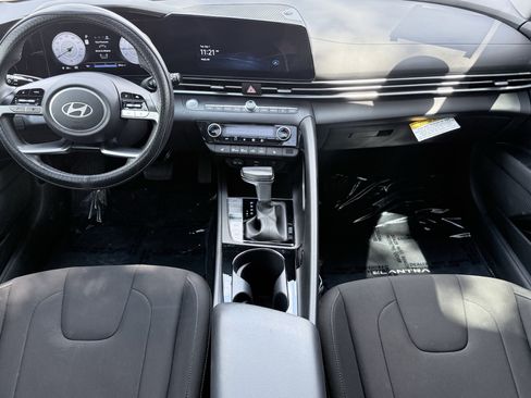 Used 2025 Hyundai Elantra SEL FWD image 40