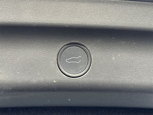 Used 2021 Tesla Model Y Long Range image 19