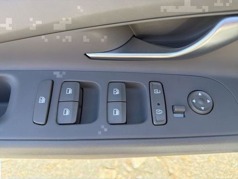 Certified 2022 Hyundai Elantra SEL image 17