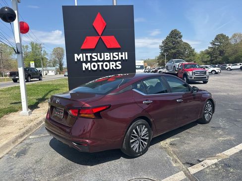 Used 2025 Nissan Altima 2.5 SV FWD image 3