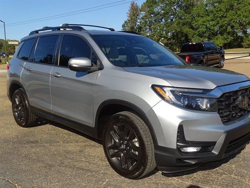 Used 2023 Honda Passport EX-L image 2