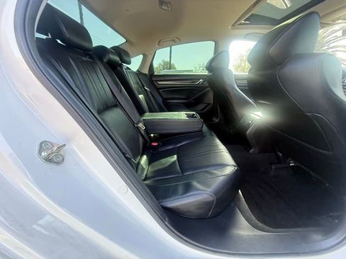 Used 2018 Honda Accord Touring image 14