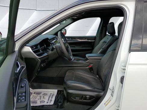 Used 2024 Jeep Grand Cherokee Trailhawk AWD/4WD image 10