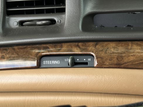 Used 1996 Lincoln Town Car Executive RWD image 16