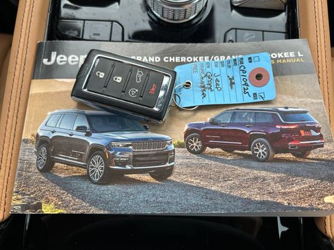 Certified 2022 Jeep Grand Cherokee Summit AWD/4WD image 18
