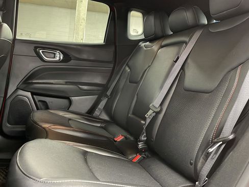 Used 2025 Jeep Compass Trailhawk AWD/4WD image 8