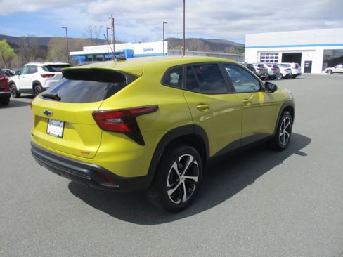 Certified 2024 Chevrolet Trax RS w/ Driver Confidence Package FWD image 5