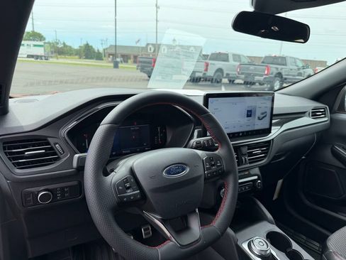 Used 2024 Ford Escape ST-Line w/ Tech Pack #1 AWD/4WD image 11