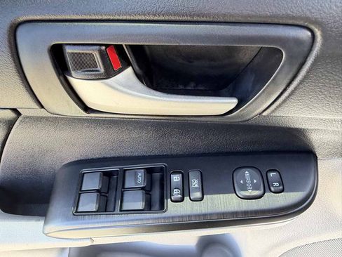 Used 2013 Toyota Camry LE FWD image 7