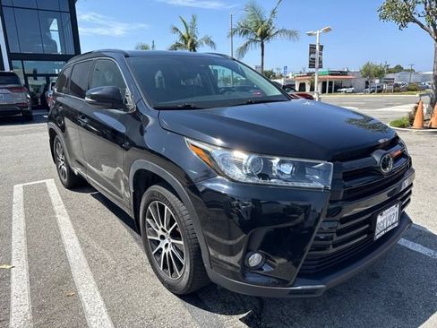 Used 2018 Toyota Highlander SE AWD/4WD image 2