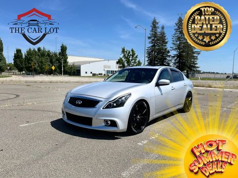 Used 2015 INFINITI Q40 w/ Navigation Package RWD image 1