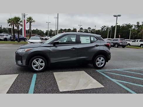 New 2025 Nissan Kicks Play S image 24