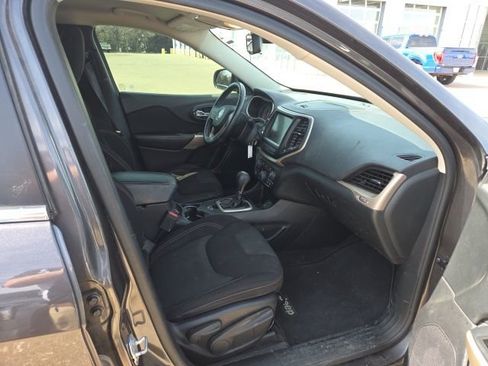 Used 2017 Jeep Cherokee Latitude image 12