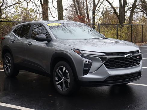 Used 2024 Chevrolet Trax RS image 12