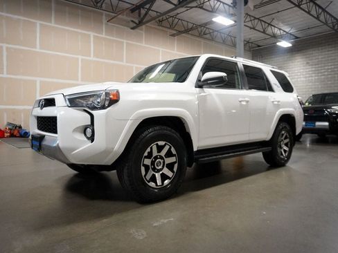Used 2017 Toyota 4Runner TRD Off-Road AWD/4WD image 2