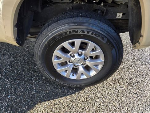 Used 2017 Toyota Tacoma 2WD Double Cab image 9