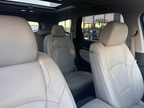 Used 2020 Buick Enclave Premium w/ Sun and Sites Package image 29