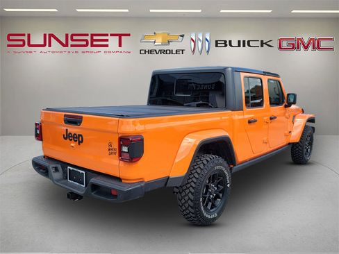 Used 2025 Jeep Gladiator Sport AWD/4WD image 39
