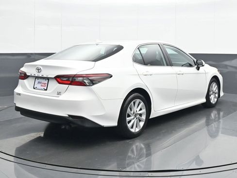 Used 2022 Toyota Camry LE image 6