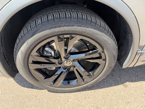 Used 2023 Volkswagen Tiguan SE R-Line image 8