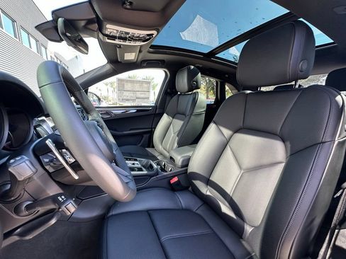 Used 2026 Porsche Macan AWD/4WD image 5