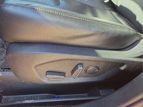 Used 2020 Ford Edge Titanium image 22