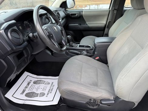 Used 2017 Toyota Tacoma SR image 9