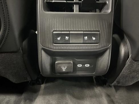 Used 2024 Jeep Wagoneer Launch Edition image 36