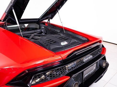 Used 2021 Lamborghini Huracan EVO RWD image 12