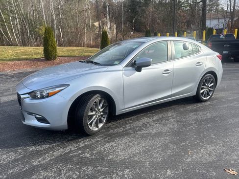 Used 2018 MAZDA MAZDA3 Touring image 1