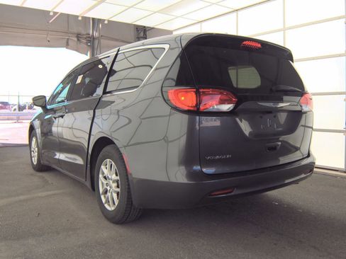 Used 2020 Chrysler Voyager LX FWD image 6