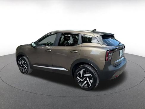 Used 2026 Nissan Kicks SV w/ Cold Weather Package FWD image 8