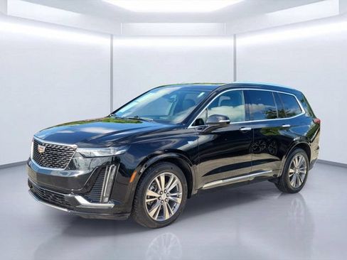Used 2023 Cadillac XT6 Premium Luxury w/ Technology Package FWD image 2