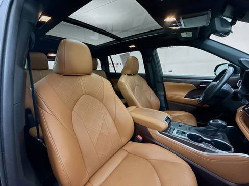 Used 2020 Toyota Highlander Platinum image 31