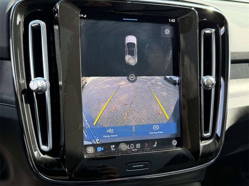 Used 2023 Volvo C40 P8 Recharge Ultimate image 7