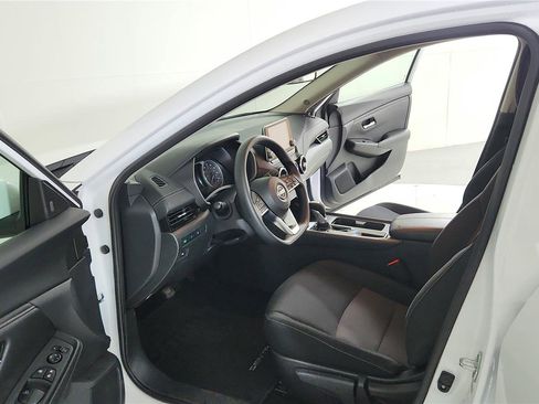 Certified 2025 Nissan Sentra SV FWD image 9