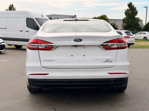 Used 2019 Ford Fusion SE FWD image 9