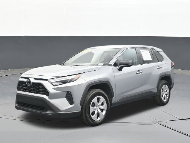 Used 2025 Toyota RAV4 LE AWD/4WD image 4