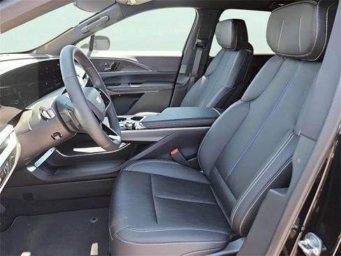 New 2024 Cadillac Lyriq Luxury image 15