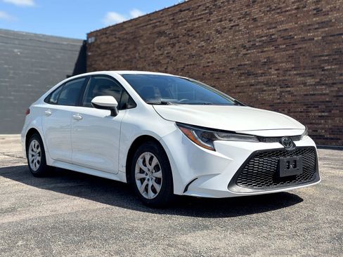 Used 2020 Toyota Corolla LE FWD image 1