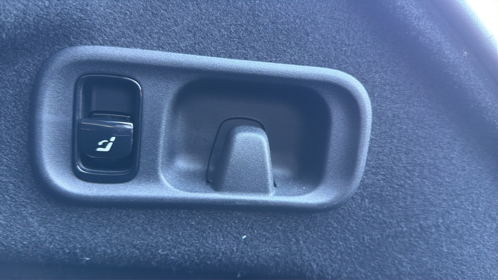 Used 2024 Mercedes-Benz C 300 4MATIC Sedan image 14