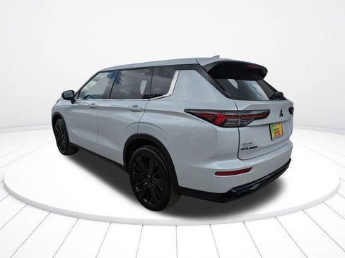 New 2026 Mitsubishi Outlander LE FWD image 6