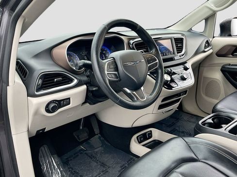 Certified 2020 Chrysler Voyager Lxi FWD image 9