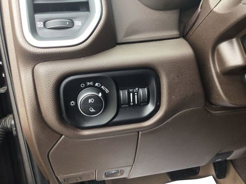 Used 2025 RAM 2500 Laramie AWD/4WD image 17