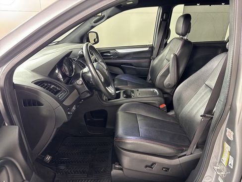 Used 2019 Dodge Grand Caravan GT image 23