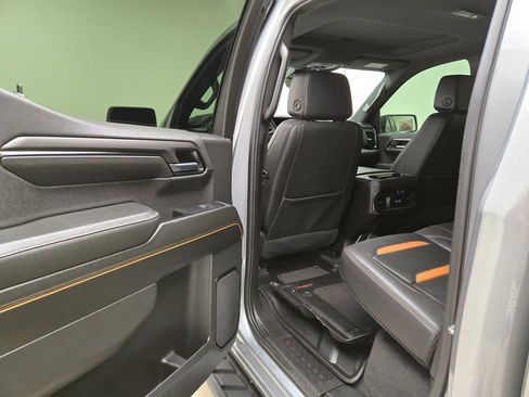 Used 2024 GMC Sierra 1500 AT4 w/ Technology Package AWD/4WD image 18