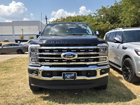 Used 2025 Ford F250 Lariat w/ Chrome Package AWD/4WD image 2