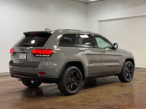 Used 2019 Jeep Grand Cherokee Laredo AWD/4WD image 26