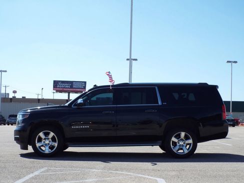 Used 2015 Chevrolet Suburban LTZ RWD image 5
